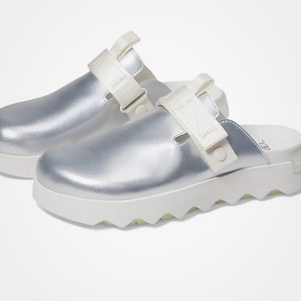 Sorel VIIBE™ Women's Clogs  sz 6 silver metallic chunky heel slip on casual NWT
